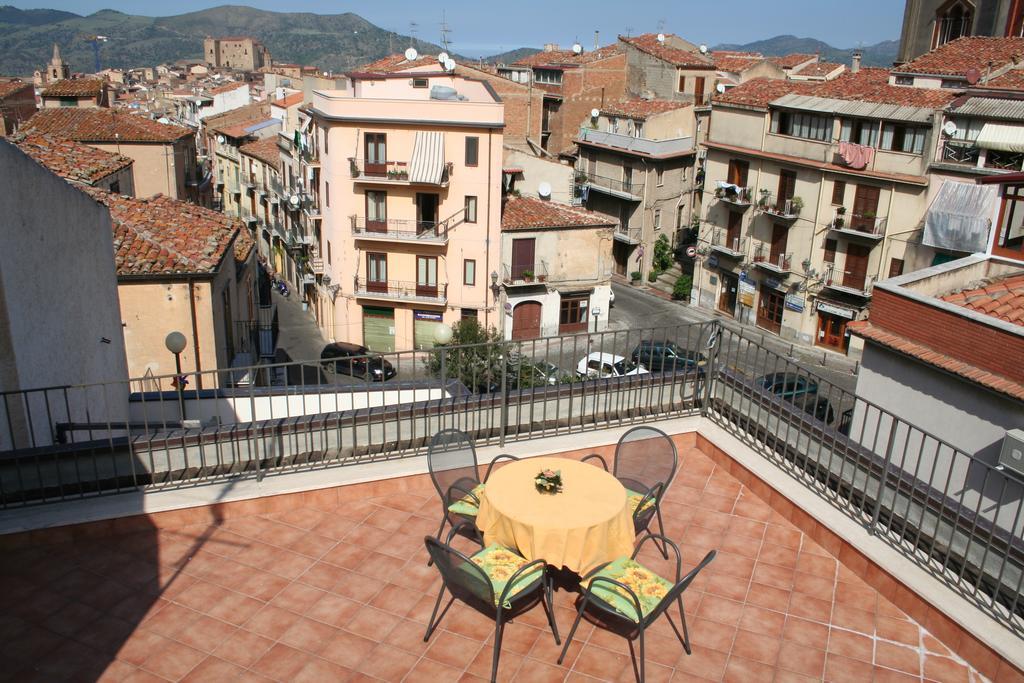 Case Spazioscena - Polimnia Castelbuono Szoba fotó
